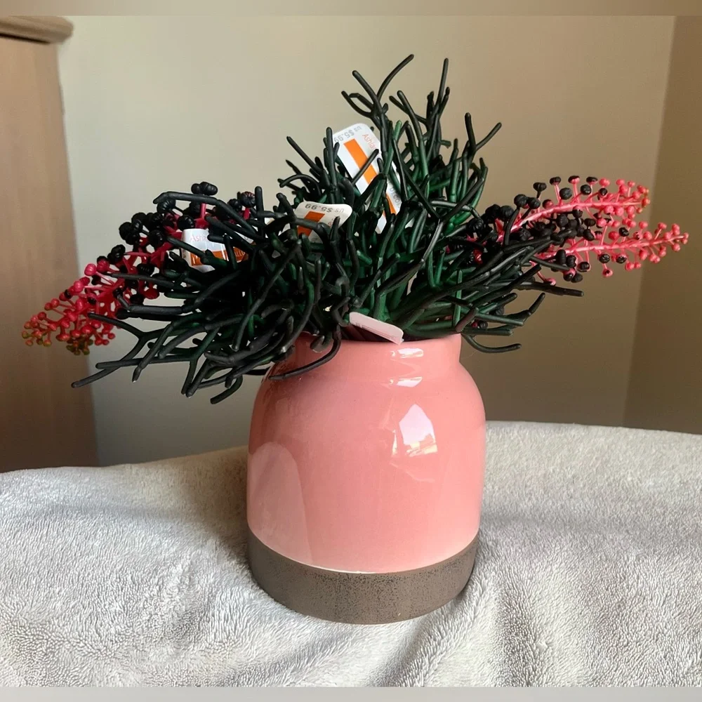 Planter & 6 faux foliage (NWT) retail $43.93 home decor